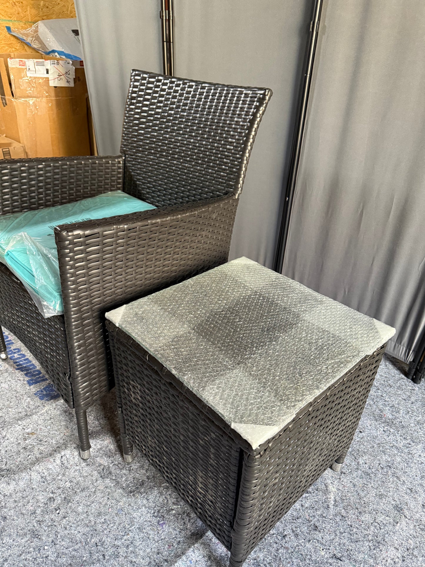 RBW0 HW3001 Outdoor Chair and Table