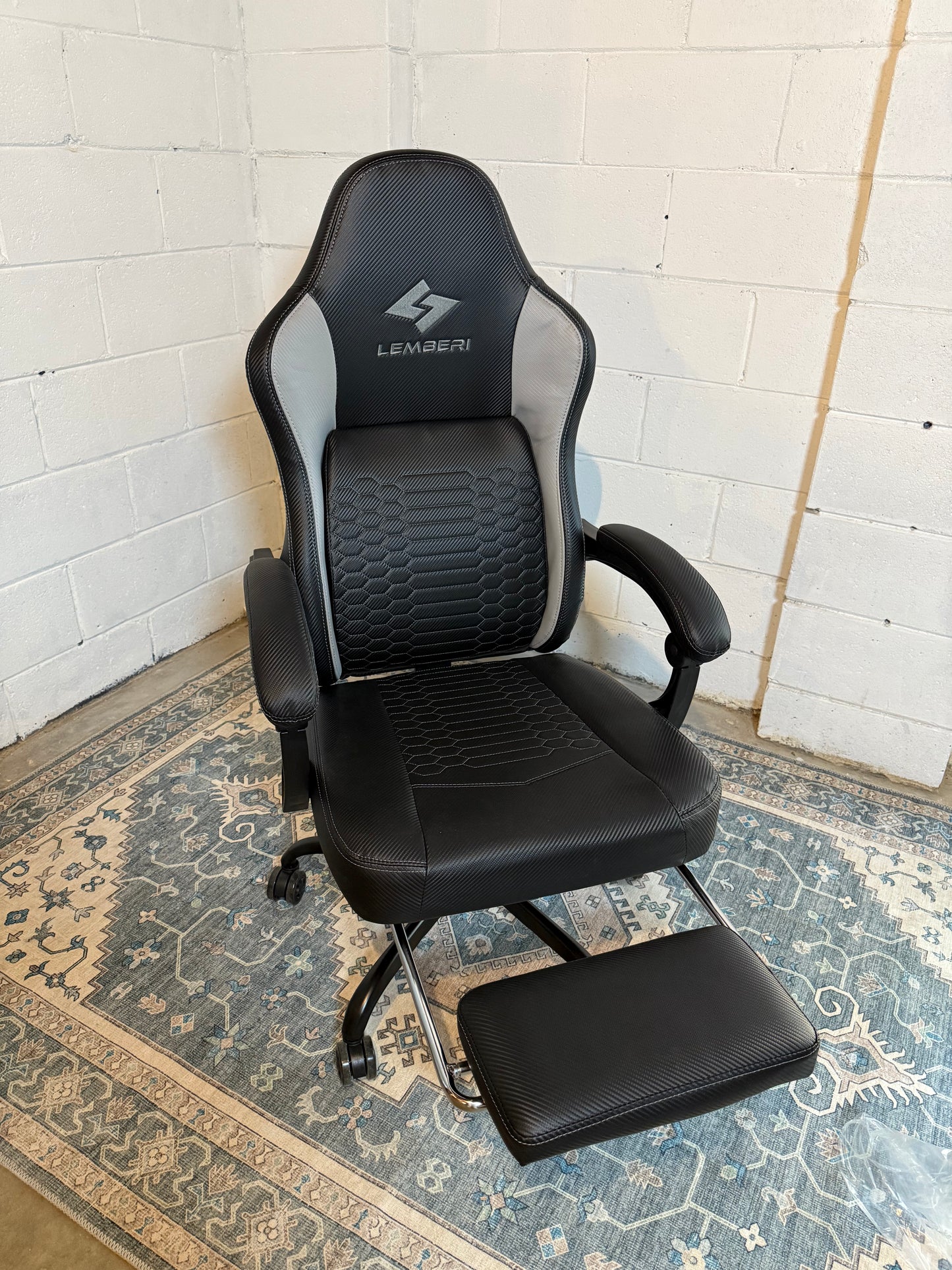 Big and Tall Gaming Chair 400lb Weight Capacity,Gamer Chairs for Adults,Video Game Chair wth Footrest,Racing Style Computer Gamer Chair with Headrest and Lumbar Support (Gray)