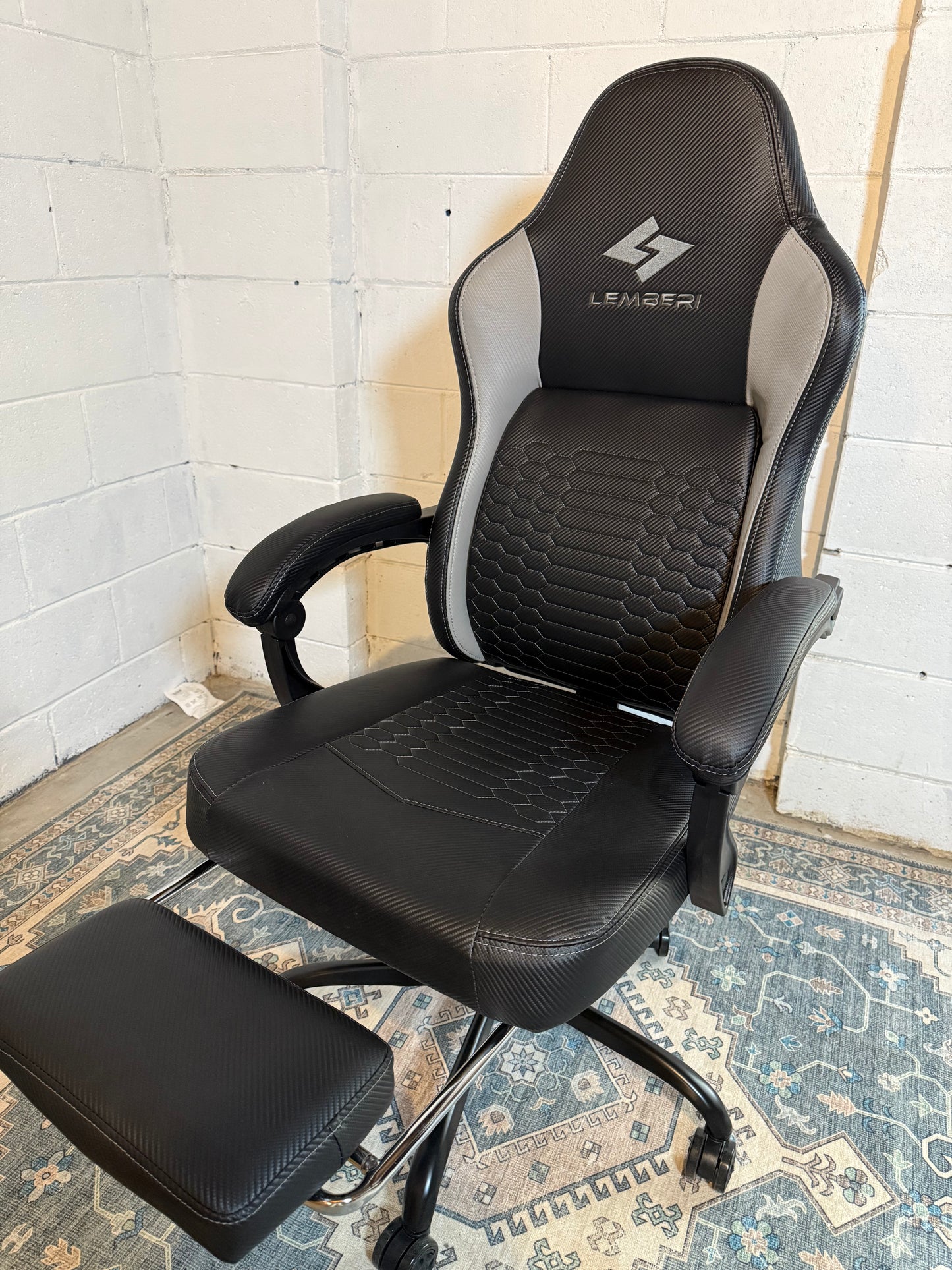 Big and Tall Gaming Chair 400lb Weight Capacity,Gamer Chairs for Adults,Video Game Chair wth Footrest,Racing Style Computer Gamer Chair with Headrest and Lumbar Support (Gray)