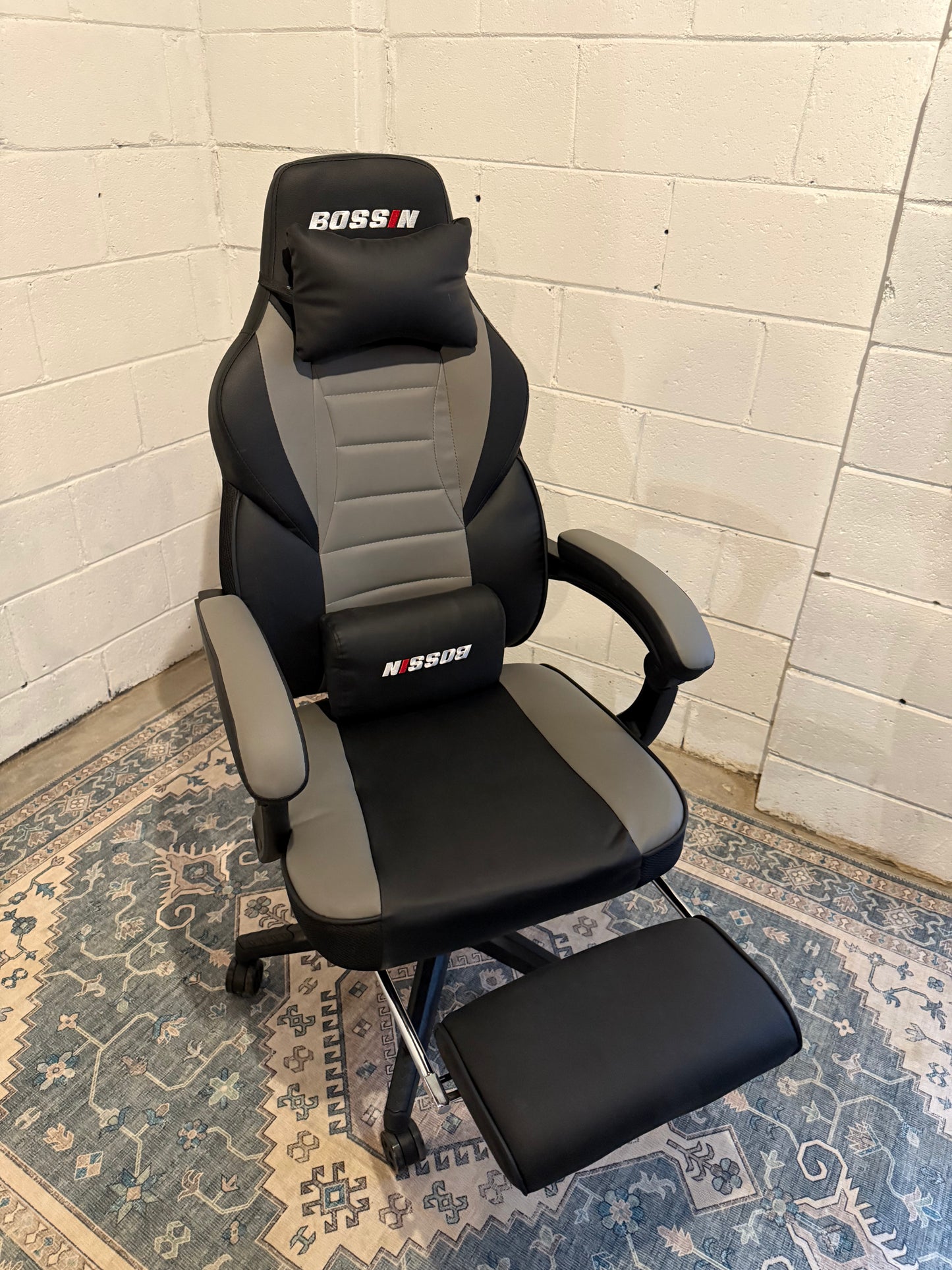 Gaming Chair with Massage, Ergonomic Heavy Duty Design with Footrest and Lumbar Support, Large Size Cushion High Back Office Chair, Big and Tall Gaming Computer Chair for Kids