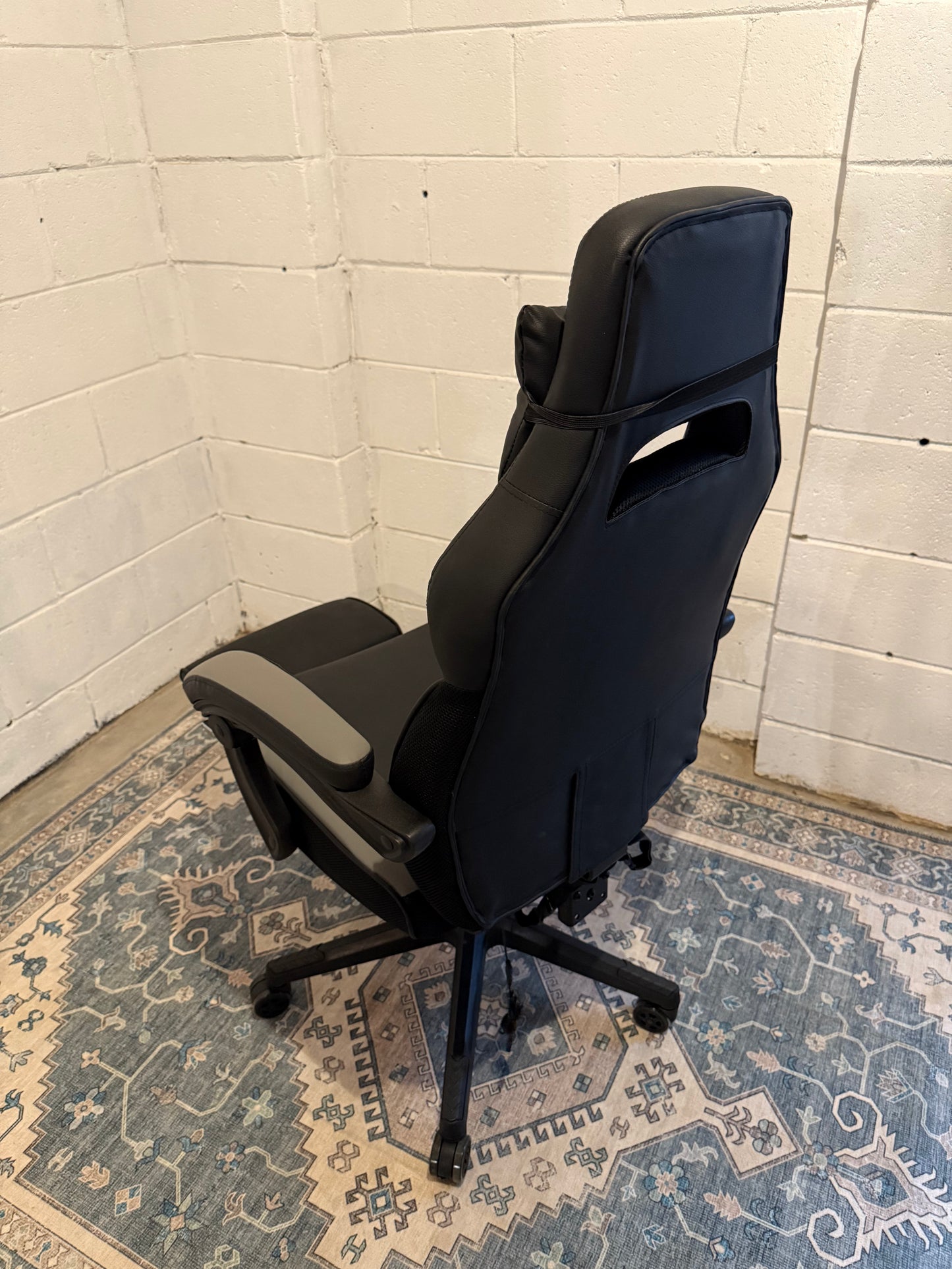 Gaming Chair with Massage, Ergonomic Heavy Duty Design with Footrest and Lumbar Support, Large Size Cushion High Back Office Chair, Big and Tall Gaming Computer Chair for Kids