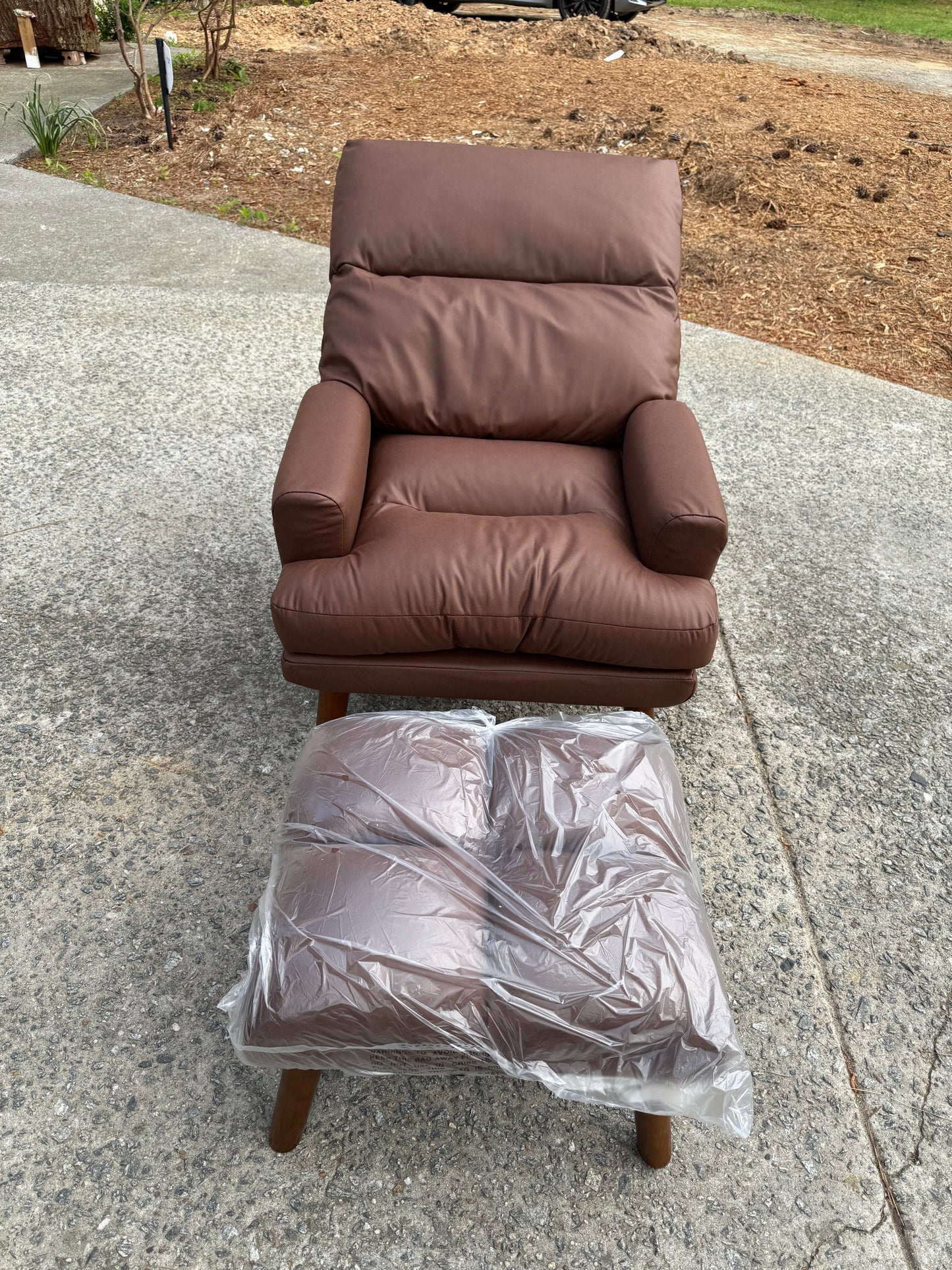 Accent Chairs with Ottoman, Velvet Fabric Armchair with Ottoman for Bedroom Living Room, Mid Century Modern Chair with Adjustable Backrest and Side Pockets, Camel