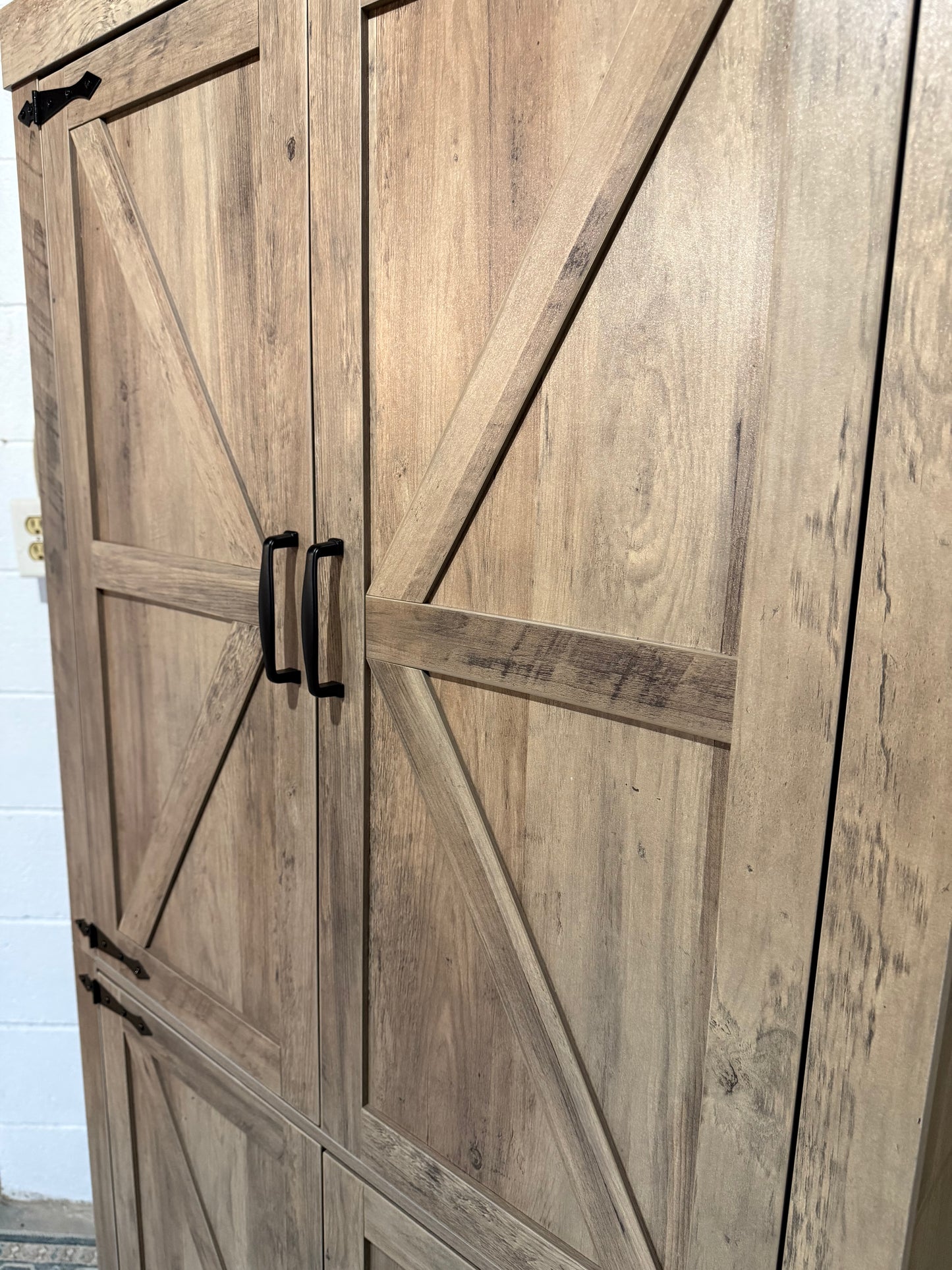 71" Tall Kitchen Pantry,Farmhouse Storage Cabinet with Adjustable Shelves,Load-Bearing Steel Pipe,Farmhouse Pantry Cabinet with 4 Barn Doors,for Kitchen,Dining Room,Living Room(Light Rustic Oak)