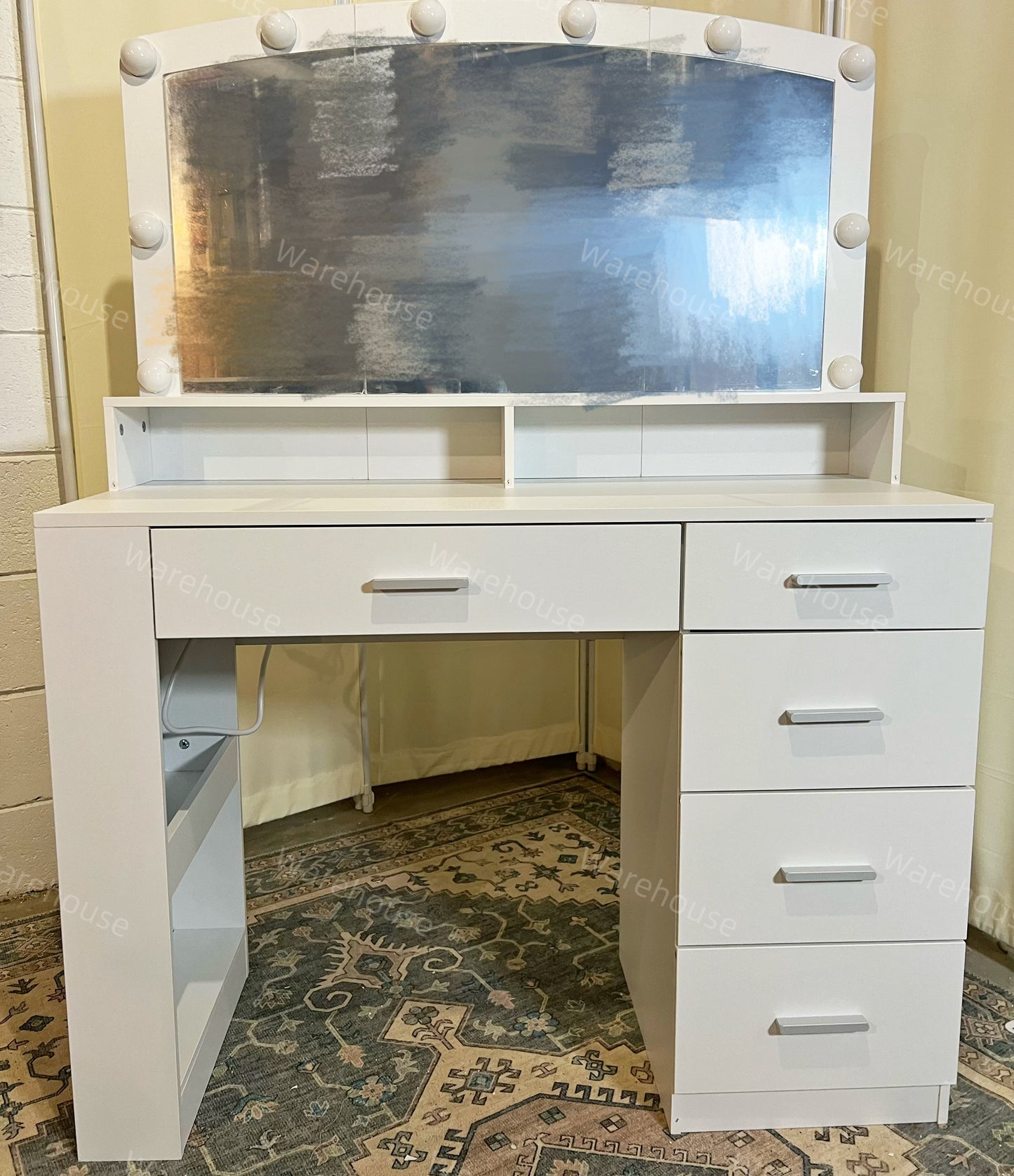 RBGW0 I870001062A1 Makeup Table