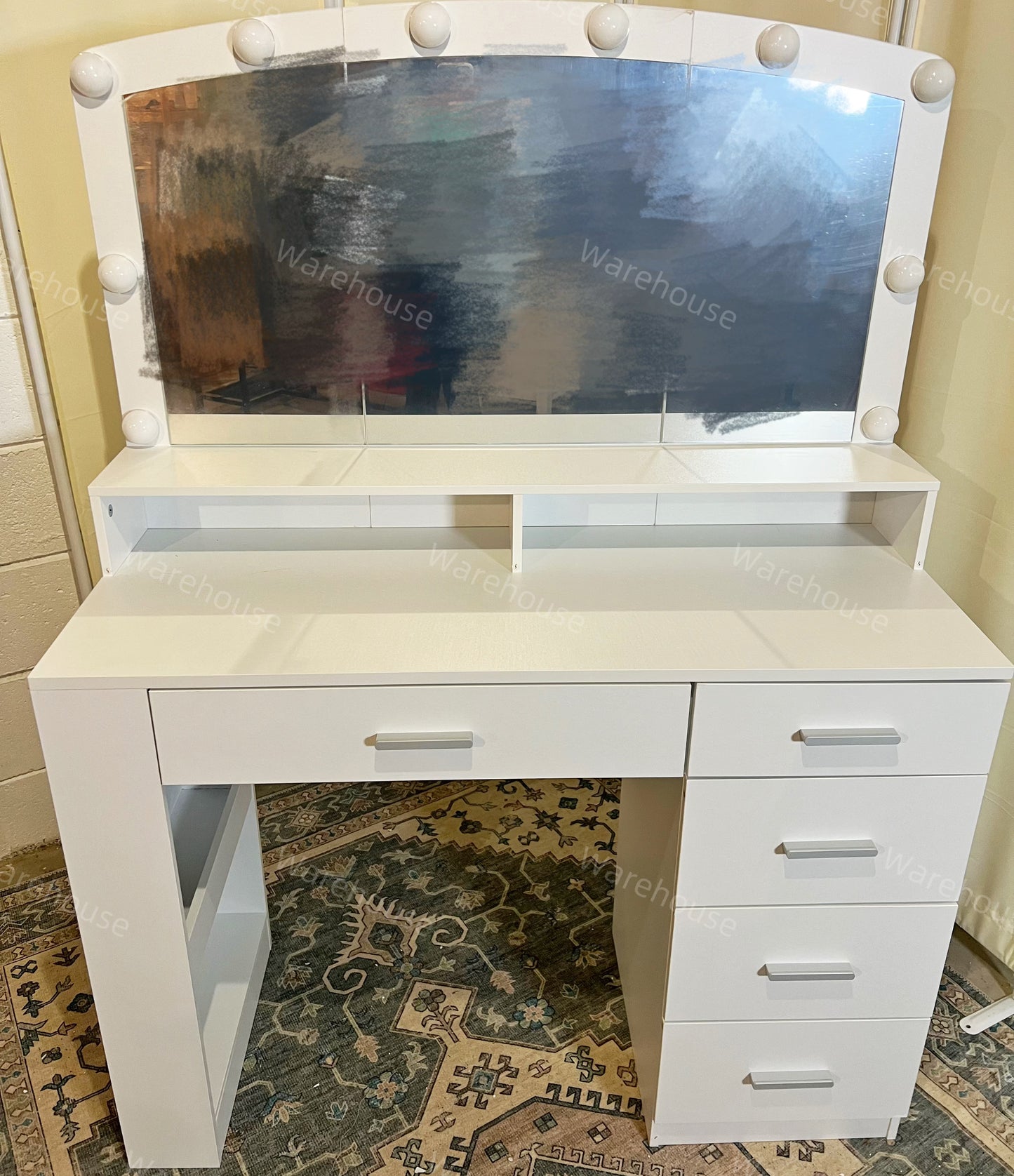 RBGW0 I870001062A1 Makeup Table