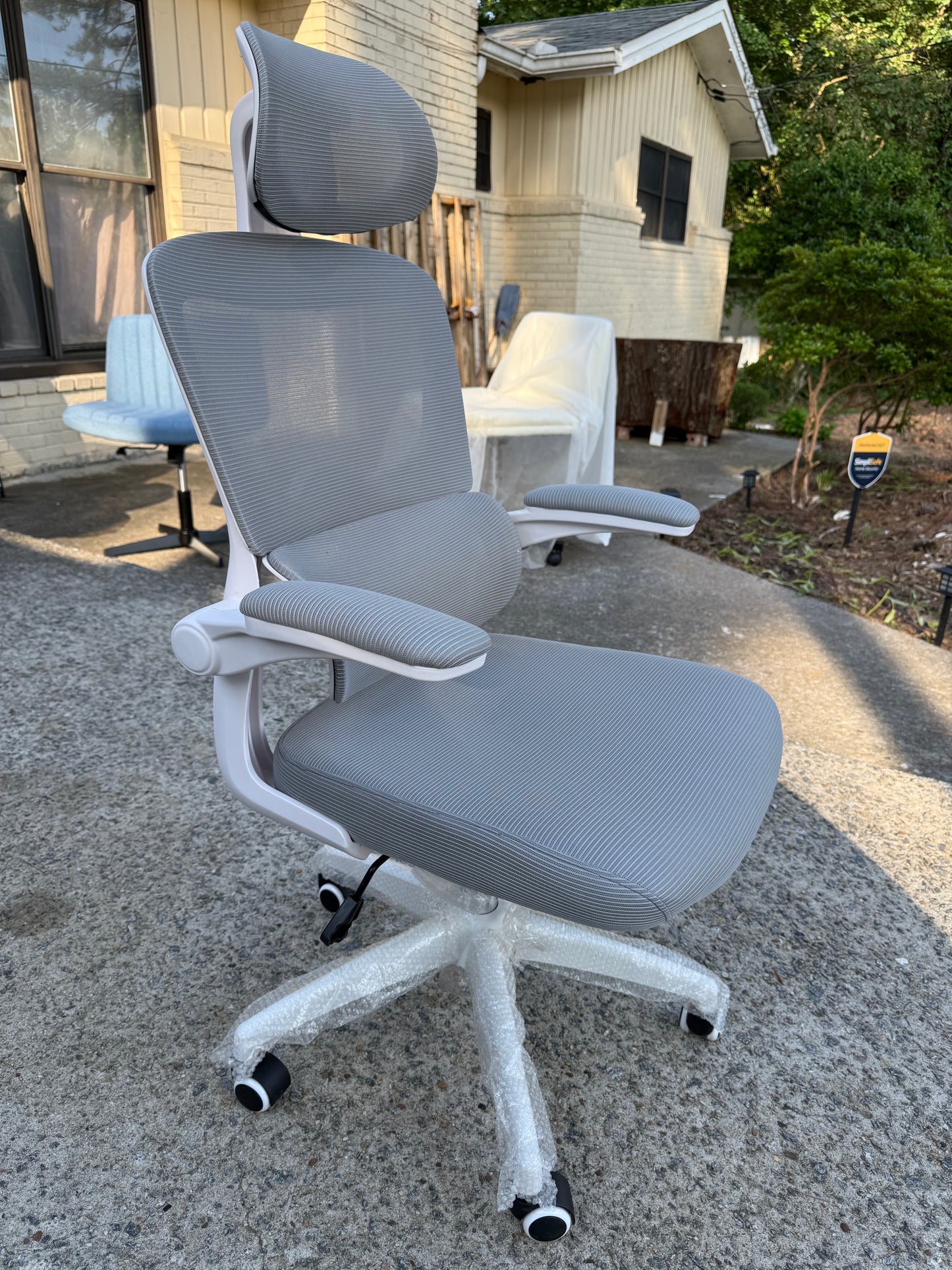 Ergonomic Office Chair with Tilt-Lock, Home Office Desk Chair with Auto Lumbar Support, High Back Mesh Desk Chair with Adjustable Headrest, Swivel Task Chair or Study Room Bedroom,Light Gray