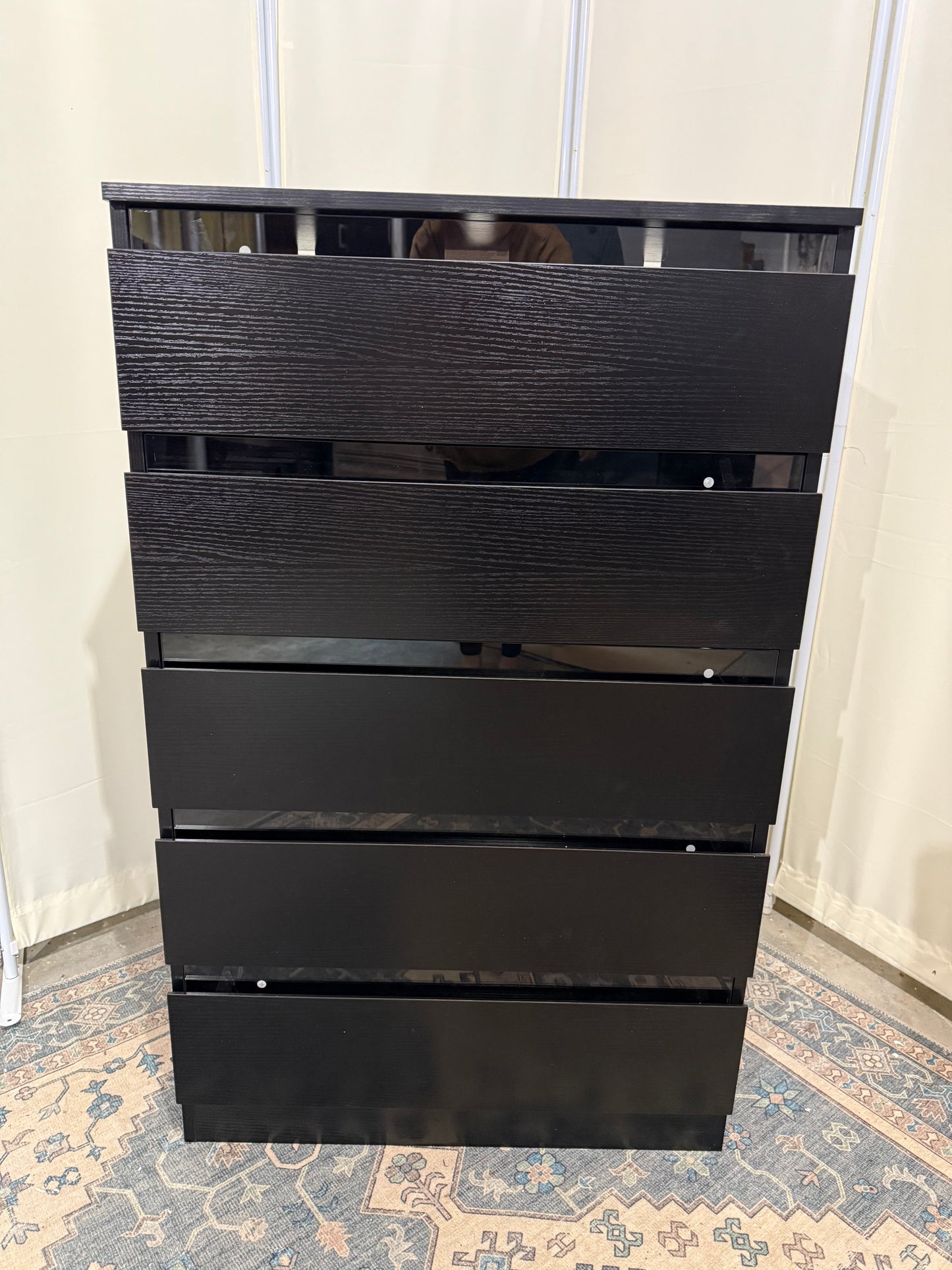 5 Drawer Tall Dresser with Power Outlets & LED Lights, Black Dresser with Embedded Handle, Modern Wood Dresser for Bedroom, Living Room, Hallway