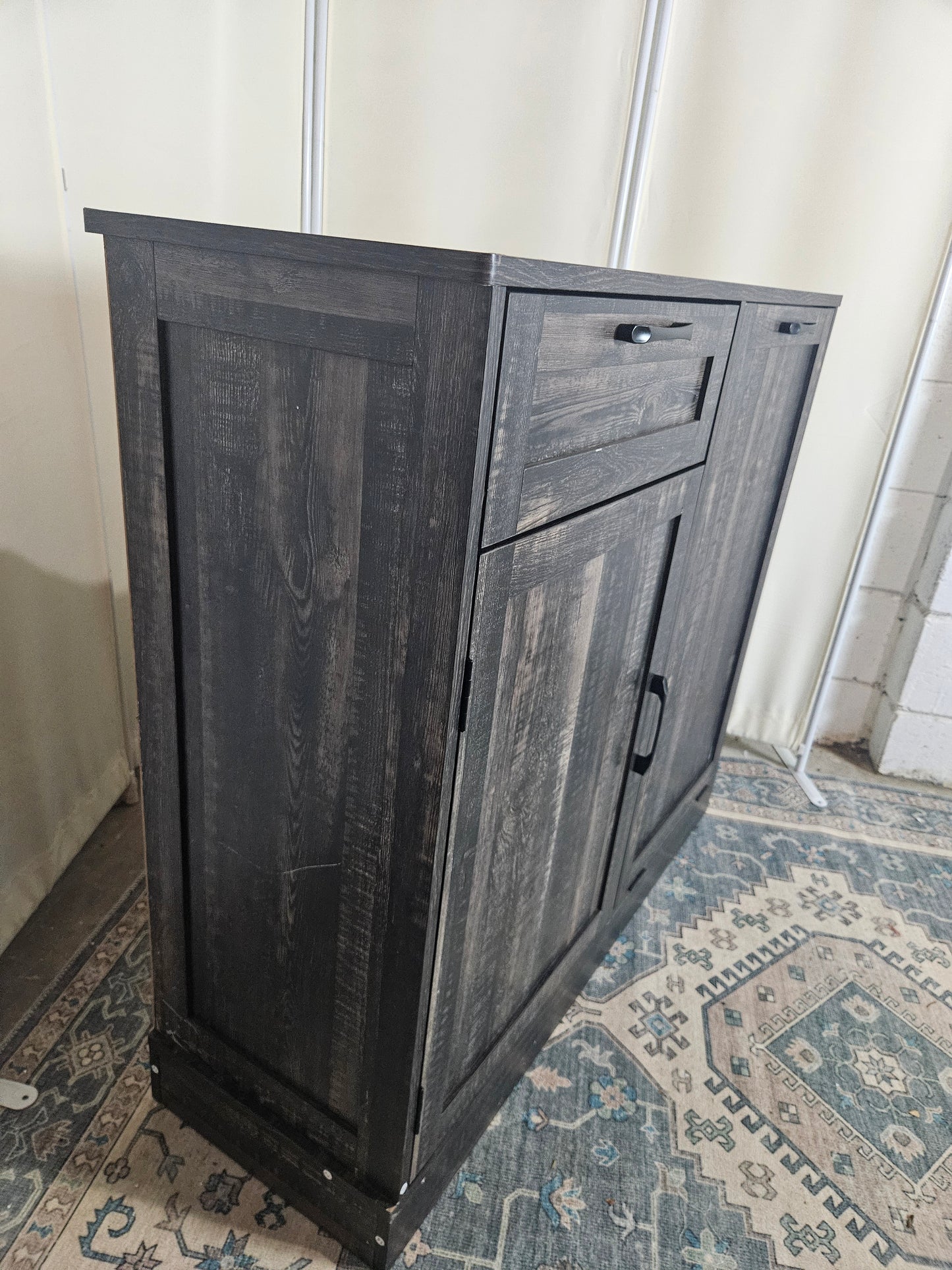 Tilt Out Trash Can Cabinet, Trash Can Cabinets with Deodorising Function, Pull Out Trash Storage Cabinet, Hidden Laundry Hamper Cabinets, Dog Proof Garbage Can for Kitchen (Black, 10 Gallon)
