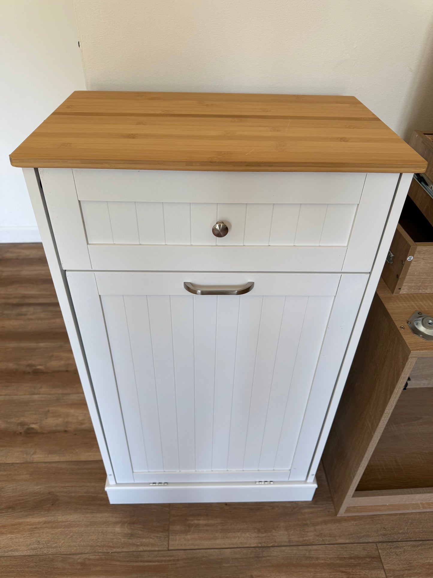 Trash Cabinet Tilt Out Freestanding, Pet Proof Kitchen Trash Cabinet Laundry Hamper with Cutting Board, Wood Garbage Recycling Station Hideaway Trash Holder Drawers (1, White)