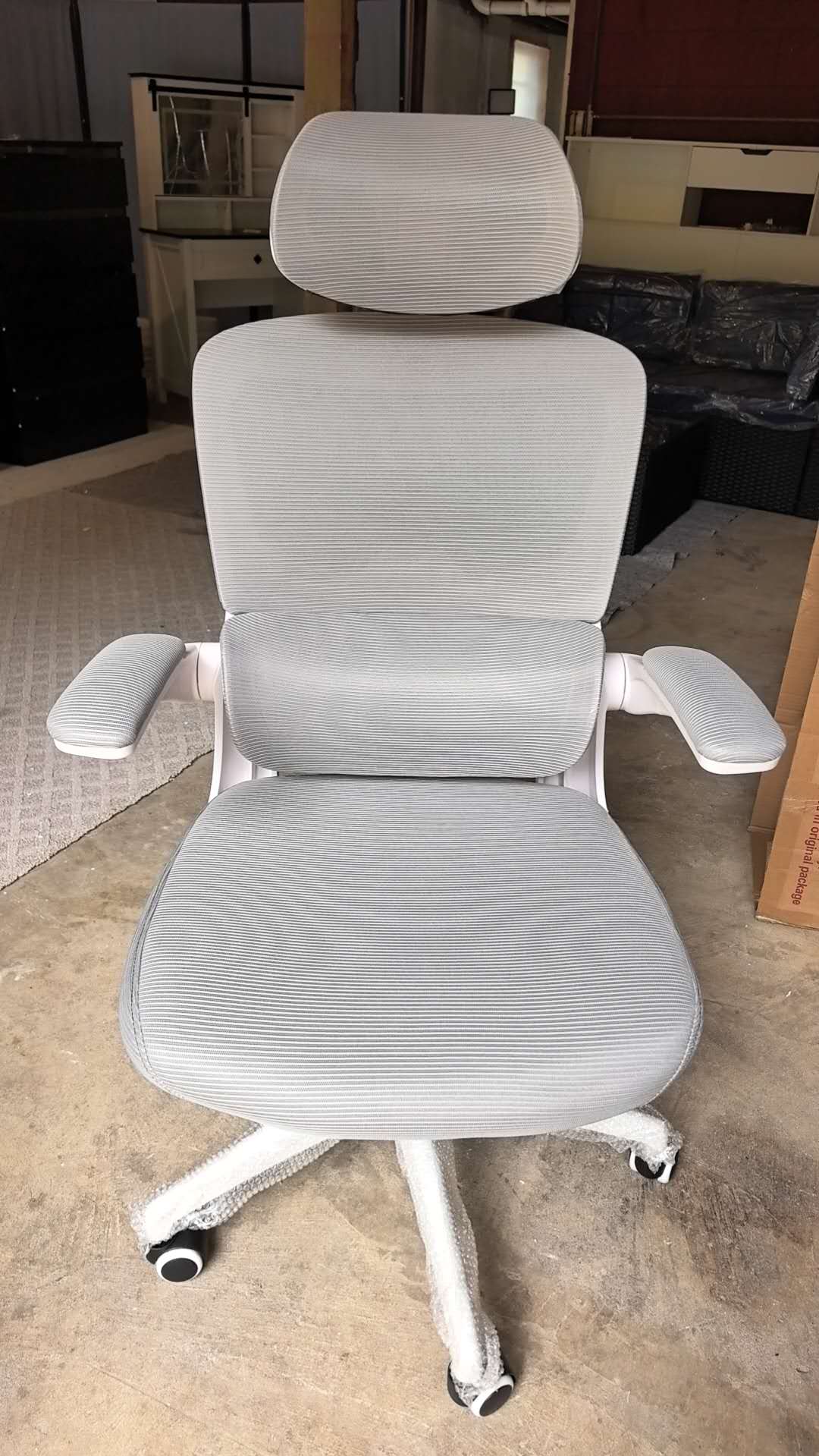 Ergonomic Office Chair with Tilt-Lock, Home Office Desk Chair with Auto Lumbar Support, High Back Mesh Desk Chair with Adjustable Headrest, Swivel Task Chair or Study Room Bedroom,Light Gray