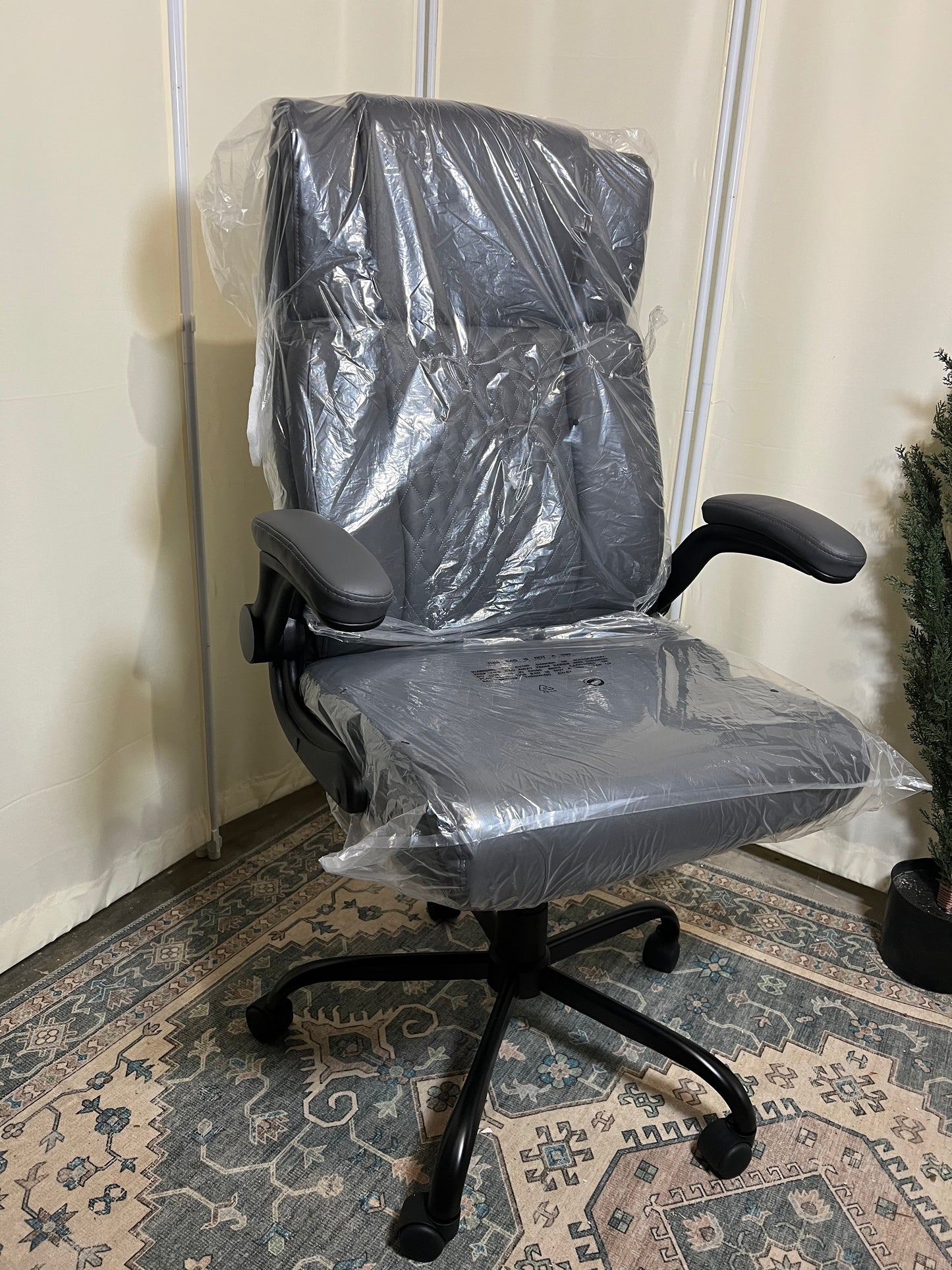 Big and Tall Office Chair, Ergonomic Leather Office Computer Desk Chair, Black Heavy Duty Office Chair with Flip-up Armrest, Comfortable High Back Home Chair 400 LBS with Lumbar Support