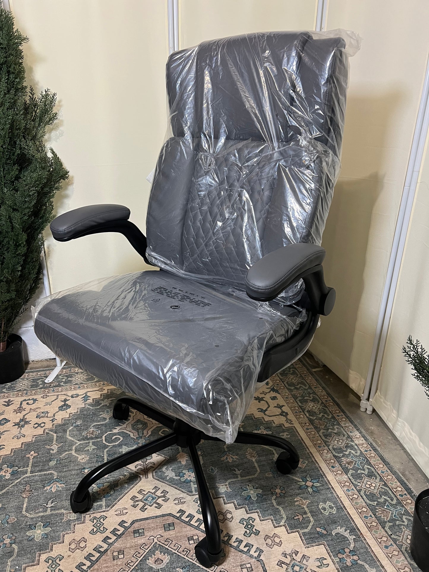 Big and Tall Office Chair, Ergonomic Leather Office Computer Desk Chair, Black Heavy Duty Office Chair with Flip-up Armrest, Comfortable High Back Home Chair 400 LBS with Lumbar Support