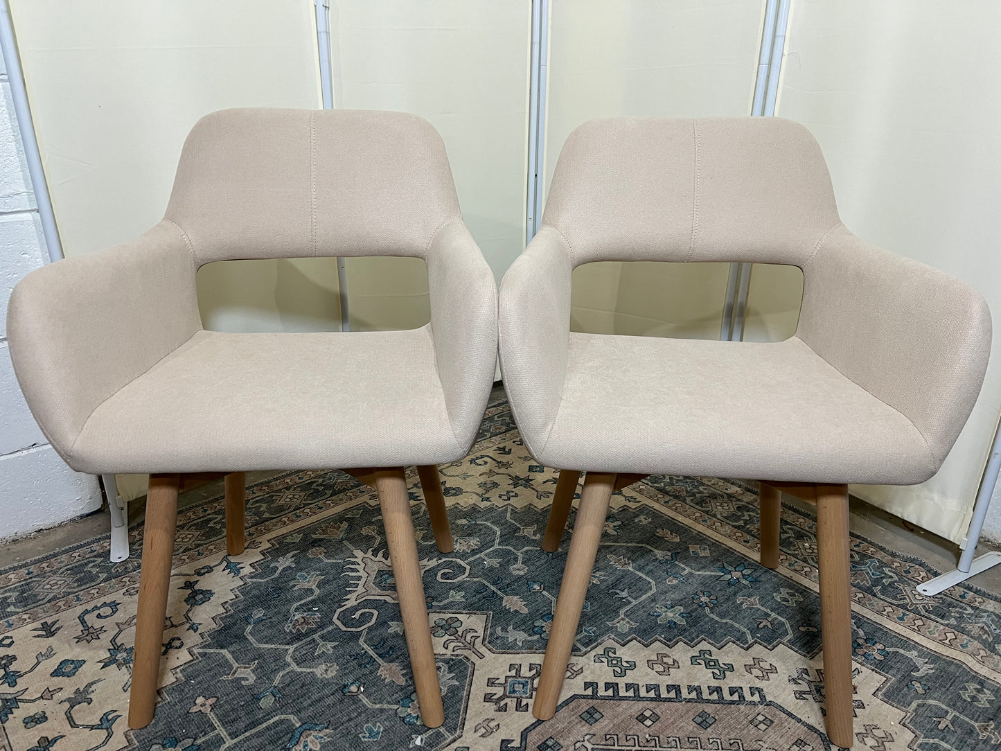 Mid Century Modern Dining Chairs Set of 2 Comfy Accent Chair Upholstered Kitchen Dining Living Room Chairs for Bedrooms Waiting Room Home Arm Desk Chair No Wheels (Beige, 2)