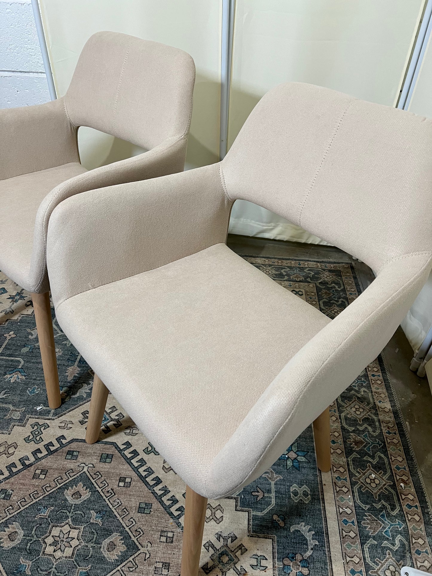 Mid Century Modern Dining Chairs Set of 2 Comfy Accent Chair Upholstered Kitchen Dining Living Room Chairs for Bedrooms Waiting Room Home Arm Desk Chair No Wheels (Beige, 2)