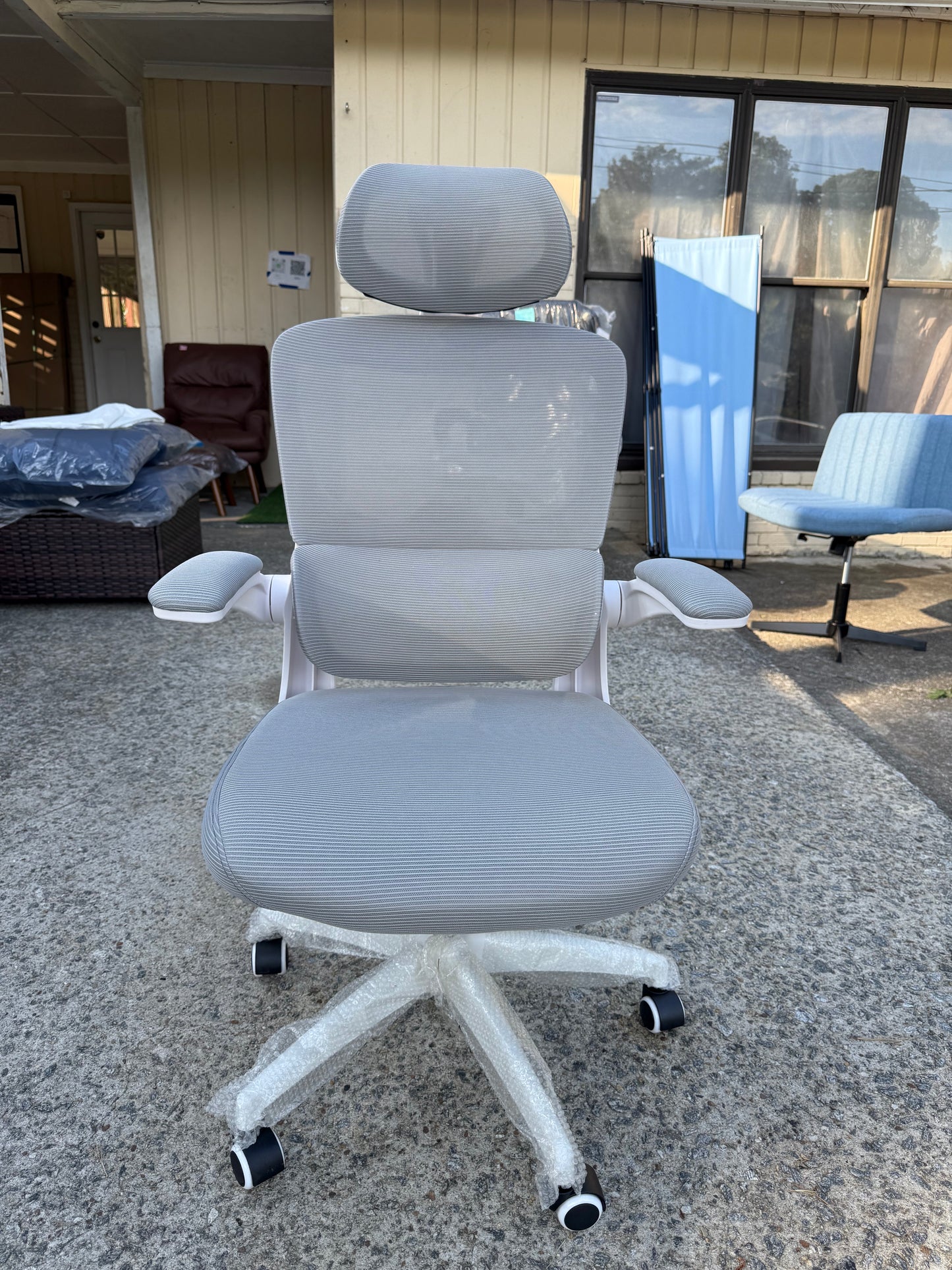 Ergonomic Office Chair with Tilt-Lock, Home Office Desk Chair with Auto Lumbar Support, High Back Mesh Desk Chair with Adjustable Headrest, Swivel Task Chair or Study Room Bedroom,Light Gray