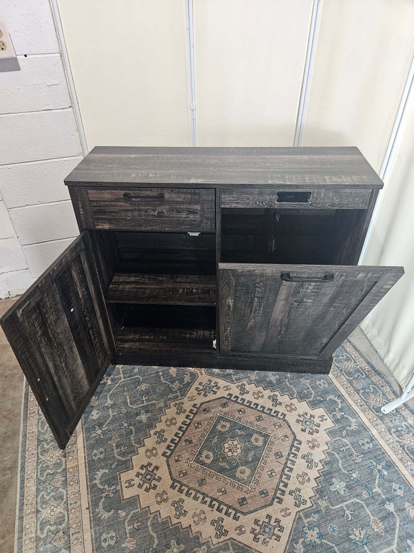 Tilt Out Trash Can Cabinet, Trash Can Cabinets with Deodorising Function, Pull Out Trash Storage Cabinet, Hidden Laundry Hamper Cabinets, Dog Proof Garbage Can for Kitchen (Black, 10 Gallon)